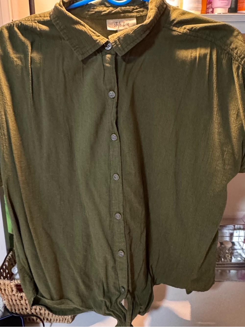 Casual Olive Green Button-Front Tie-Hem Men's Shirt